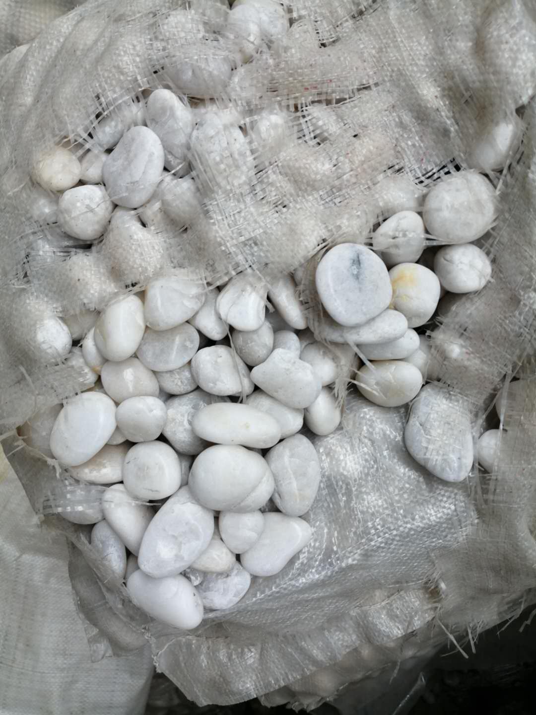 白色机制石 雪花白 精品雨花石